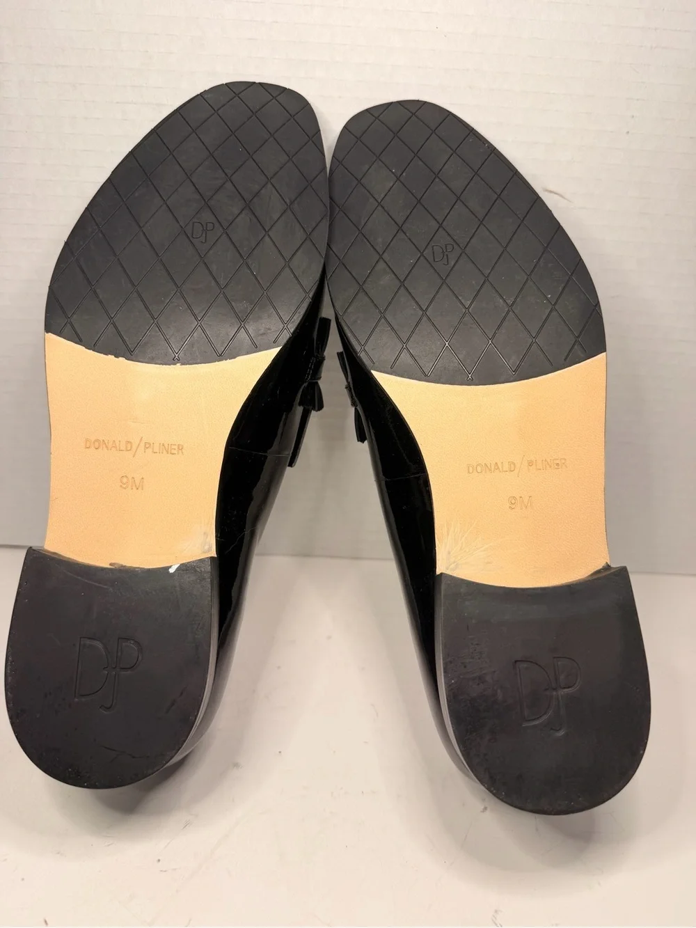 Donald Pliner Halia Patent Leather Ruffle Loafers Size 9
